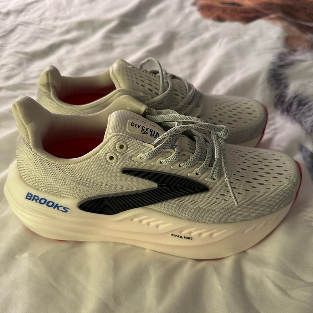 Women’s Brooks Glycerin Sneakers - White - Picture 4 of 16